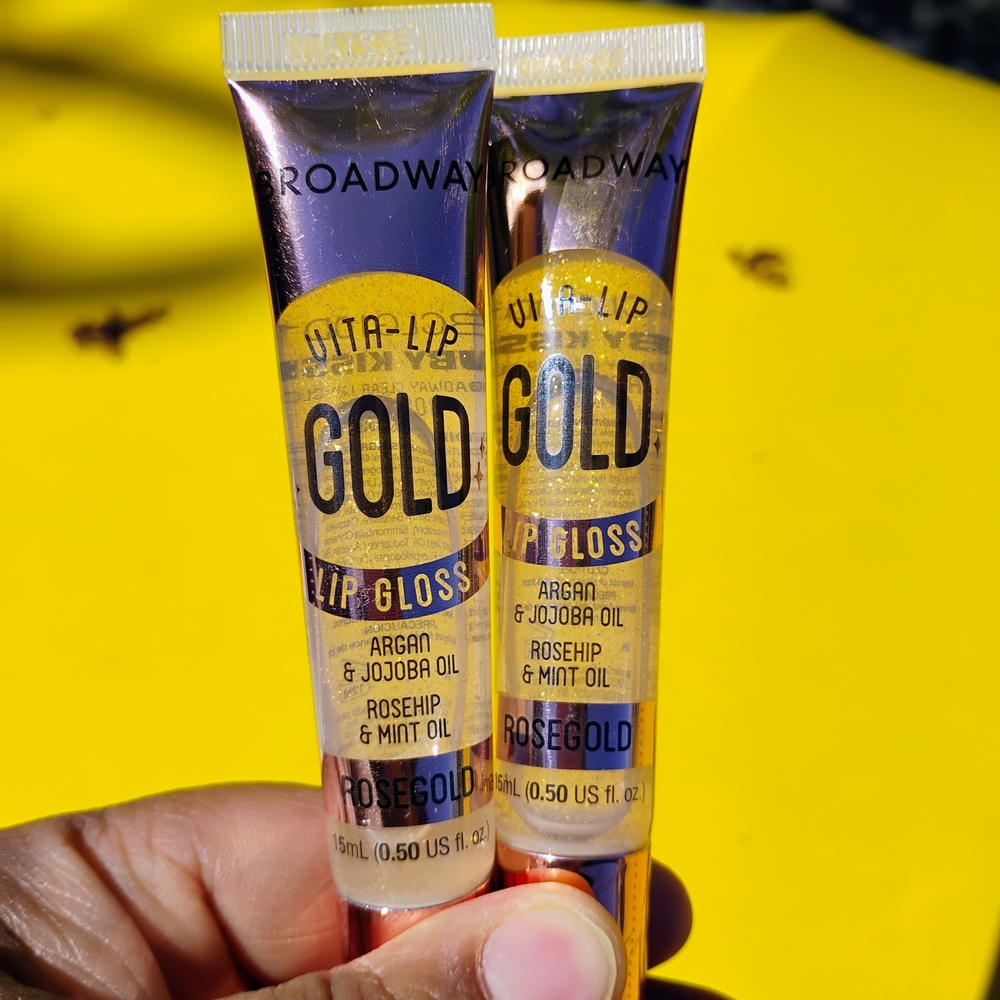 Gold Lip Gloss Shimmer Makeup